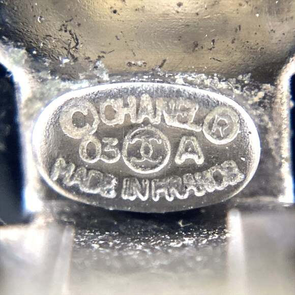 CHANEL Vintage Black Logo Earrings - Picture 4 of 4